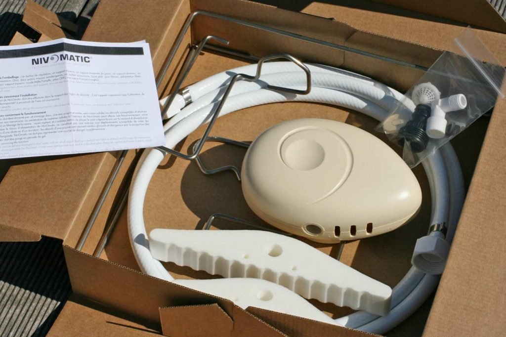 Le régulateur de niveau NivOmatic est livré en kit complet pour une installation facile et rapide