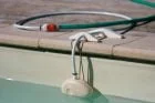 [:fr]Régulateur de niveau automatique NivOmatic installé sur margelles avec alimentation tuyau d'eau[:en]Régulateur NivOmatic installé sur margelles avec alimentation d'eau[:de]Régulateur NivOmatic installé sur margelles avec alimentation d'eau[:es]Régulateur NivOmatic installé sur margelles avec alimentation d'eau[:it]Régulateur NivOmatic installé sur margelles avec alimentation d'eau[:]
